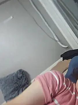 Snapshot of sklkeee0531 chatting on February 12, 10:46 am sklkeee0531 online show from February 12, 10:46 am