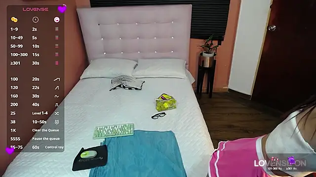 hot-littlechill online show from March 6, 12:52 pm