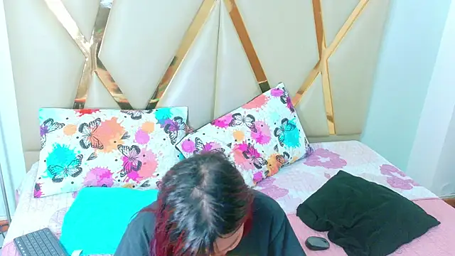 hot-littlechill online show from October 20, 7:36 pm