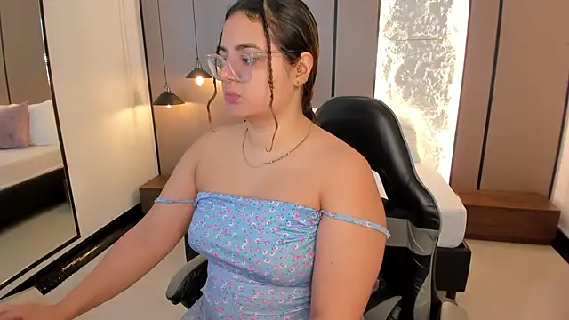 Snapshot of lilly_ass_ chatting on February 21, 12:18 pm lilly ass online show from February 21, 12:18 pm