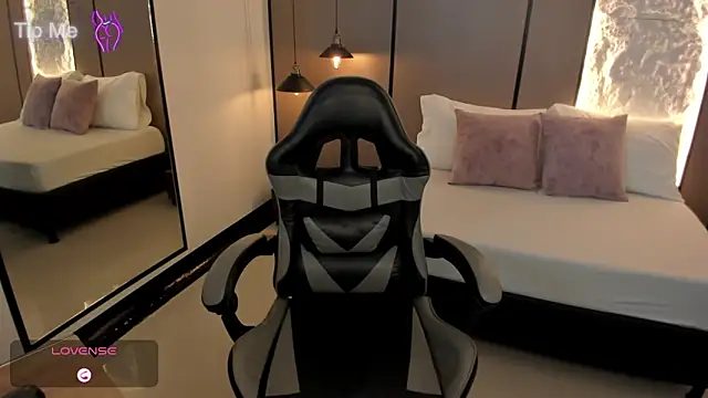 Snapshot of lilly_ass_ chatting on December 21, 12:40 pm lilly ass online show from December 21, 12:40 pm