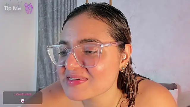 Snapshot of lilly_ass_ chatting on December 13, 8:04 pm lilly ass online show from December 13, 8:04 pm