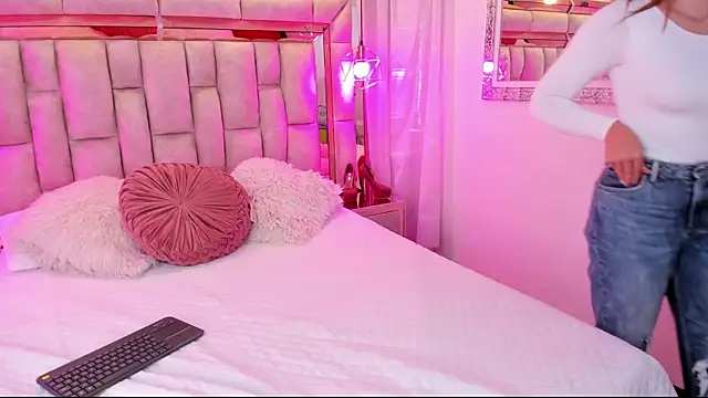 Snapshot of Katalina_Evans chatting on November 6, 12:09 pm Katalina Evans online show from November 6, 12:09 pm