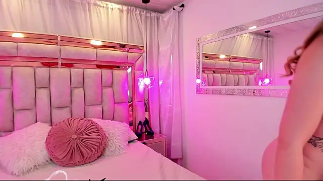 Snapshot of Katalina_Evans chatting on December 4, 11:20 am Katalina Evans online show from December 4, 11:20 am