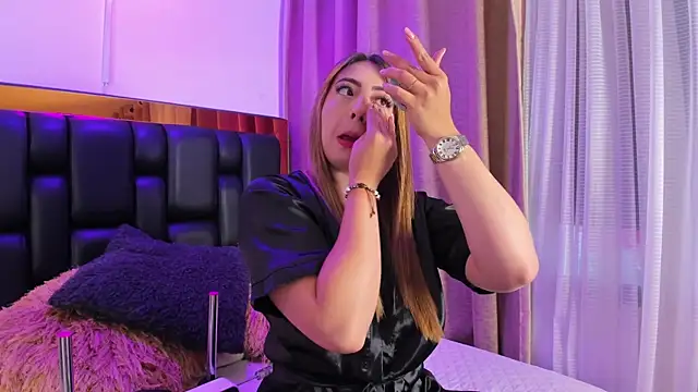 Katalina Evans online show from April 6, 11:55 am