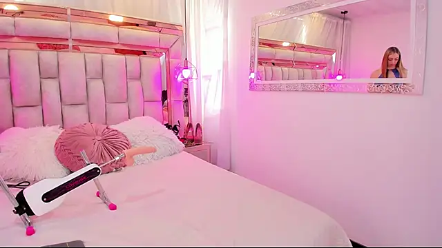 Snapshot of Katalina_Evans chatting on December 15, 12:00 pm Katalina Evans online show from December 15, 12:00 pm