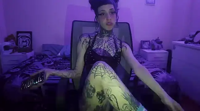 Snapshot of bad_doll_bb chatting on March 4, 5:11 am bad doll bb online show from March 4, 5:11 am