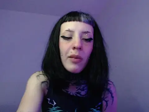 Snapshot of bad_doll_bb chatting on October 24, 4:44 am bad doll bb online show from October 24, 4:44 am