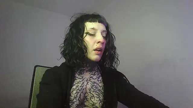 Snapshot of bad_doll_bb chatting on September 10, 4:11 am bad doll bb online show from September 10, 4:11 am