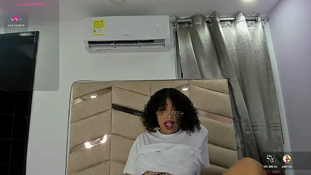 BrigitteRoy  online show from March 17, 3:20 am