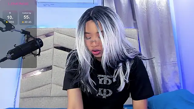 BrigitteRoy  online show from February 8, 3:15 am