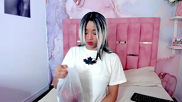 BrigitteRoy  online show from February 15, 3:07 am