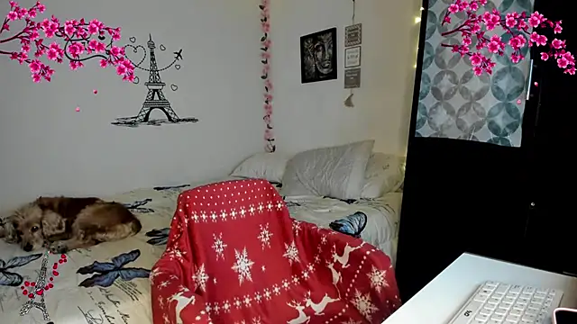 Snapshot of nataparis chatting on July 17, 12:19 am nataparis online show from July 17, 12:19 am