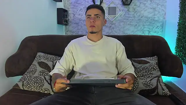 Snapshot of Thomass_conor chatting on November 18, 6:00 pm Thomass conor online show from November 18, 6:00 pm