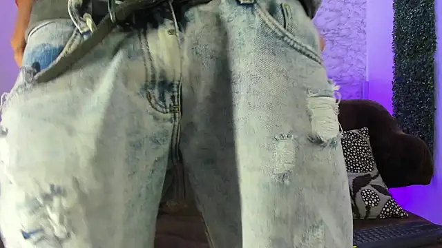 Snapshot of Thomass_conor chatting on November 7, 11:41 pm Thomass conor online show from November 7, 11:41 pm