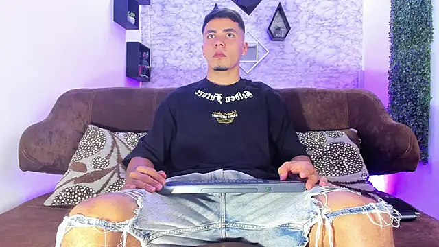 Snapshot of Thomass_conor chatting on October 29, 7:13 pm Thomass conor online show from October 29, 7:13 pm