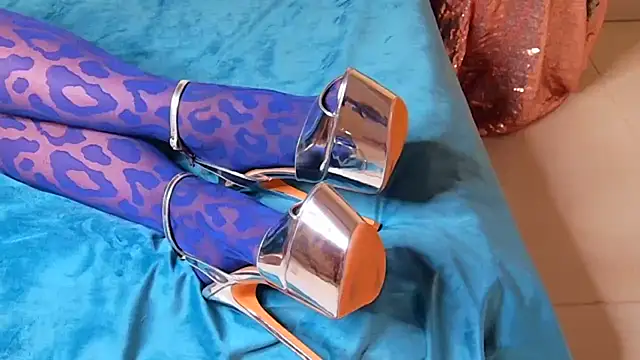 --SUNNY-- online show from November 7, 7:02 am