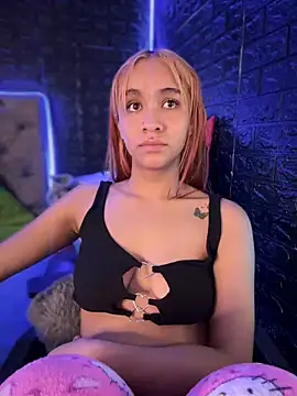 Snapshot of Isabellaa_Hot chatting on February 1, 3:08 am Isabellaa Hot online show from February 1, 3:08 am