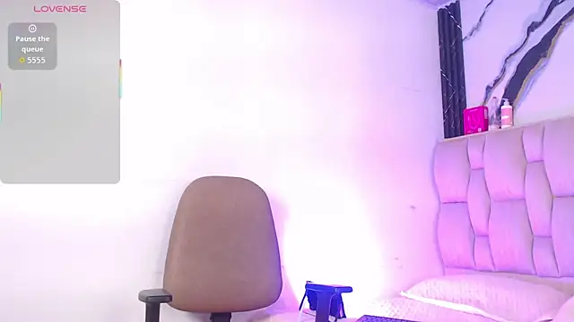 esmeralda-bk online show from March 9, 9:40 pm