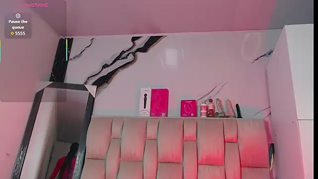 esmeralda-bk online show from December 4, 9:47 pm