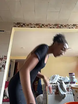 esmeralda-bk online show from April 13, 8:02 pm