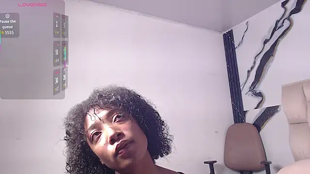 esmeralda-bk online show from June 1, 9:25 pm