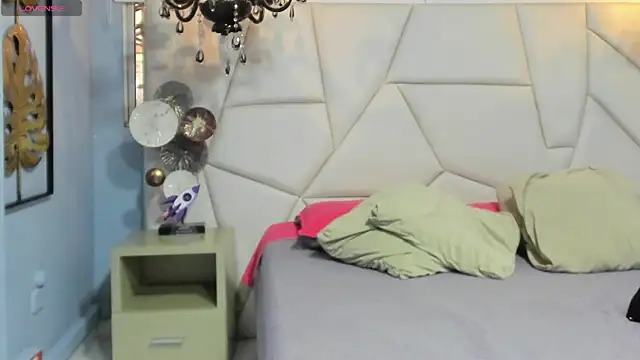 Snapshot of Aitana_Hilton_ chatting on November 6, 11:36 am Aitana Hilton online show from November 6, 11:36 am