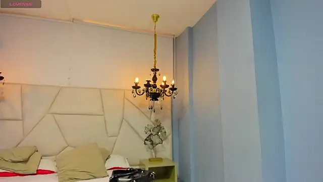 Snapshot of Aitana_Hilton_ chatting on November 24, 11:43 am Aitana Hilton online show from November 24, 11:43 am