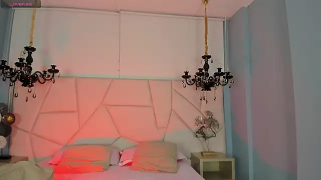 Snapshot of Aitana_Hilton_ chatting on November 25, 11:54 am Aitana Hilton online show from November 25, 11:54 am