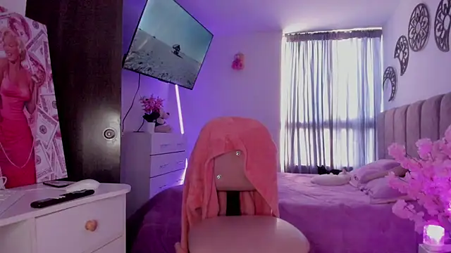 Thalassa Roott online show from January 16, 10:36 pm