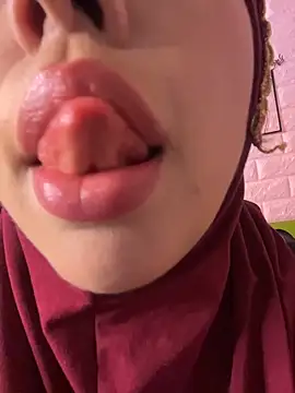 zahra Jalid online show from April 2, 11:33 pm