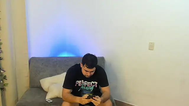 Snapshot of blueroom_party chatting on February 10, 12:29 pm blueroom party online show from February 10, 12:29 pm