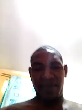 Snapshot of Elnegro28 chatting on February 15, 7:06 pm Elnegro28 online show from February 15, 7:06 pm