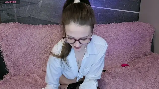 Snapshot of Iriss_Miller chatting on February 27, 8:36 am Iriss Miller online show from February 27, 8:36 am