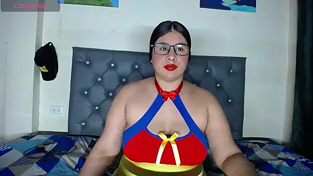 Snapshot of Antonellaa_111 chatting on November 16, 5:45 am Antonellaa 111 online show from November 16, 5:45 am