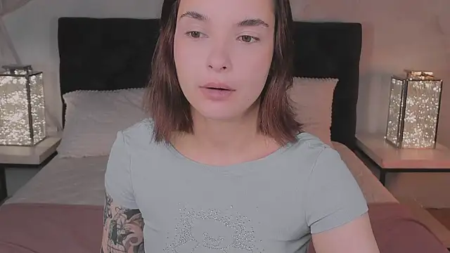 Snapshot of Bella_Alita chatting on October 17, 8:32 pm Bella Alita online show from October 17, 8:32 pm