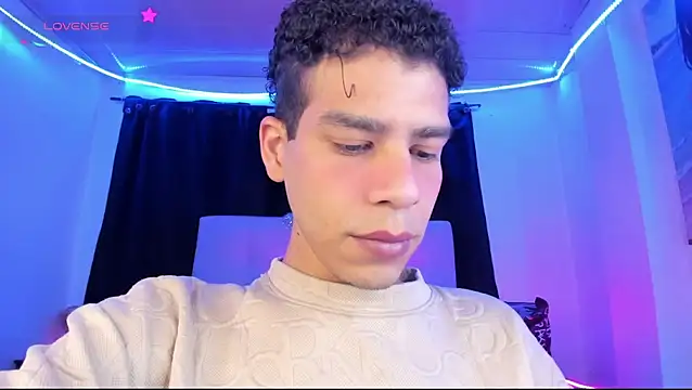 Snapshot of Ethan_Boyy chatting on June 26, 8:25 pm Ethan Boyy online show from June 26, 8:25 pm