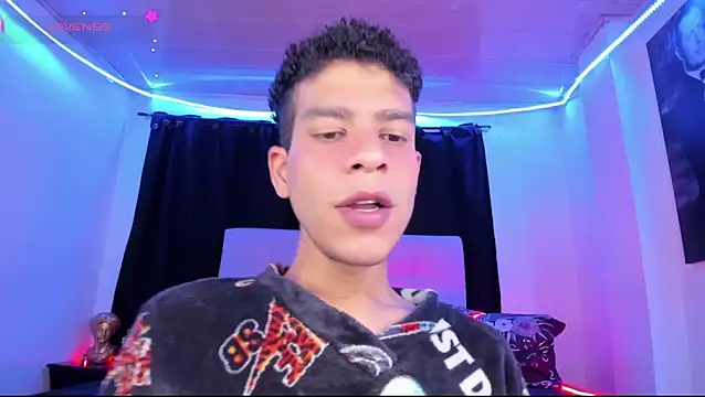 Snapshot of Ethan_Boyy chatting on June 19, 6:03 pm Ethan Boyy online show from June 19, 6:03 pm