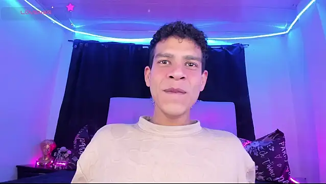 Snapshot of Ethan_Boyy chatting on June 30, 3:23 pm Ethan Boyy online show from June 30, 3:23 pm