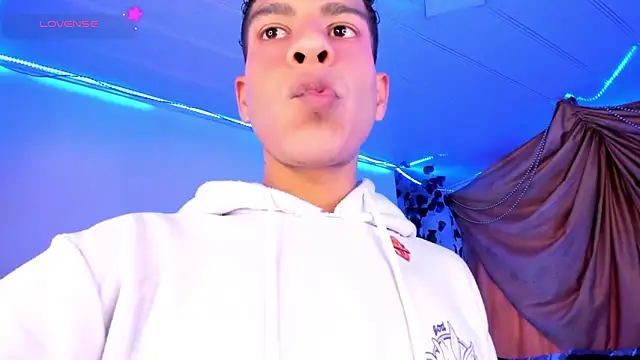 Ethan Boyy online show from November 29, 10:10 pm