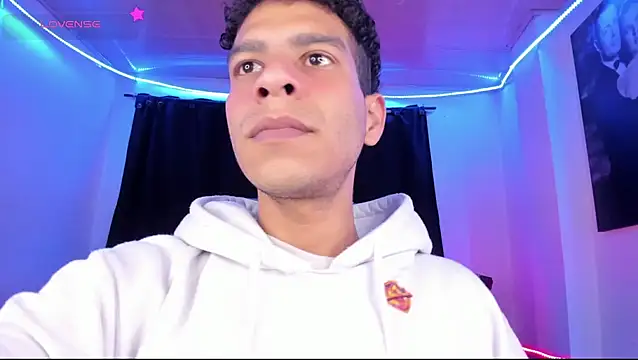 Snapshot of Ethan_Boyy chatting on June 20, 3:50 pm Ethan Boyy online show from June 20, 3:50 pm