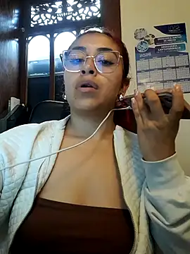 Snapshot of AnonymousGirl chatting on December 15, 10:26 pm AnonymousGirl online show from December 15, 10:26 pm