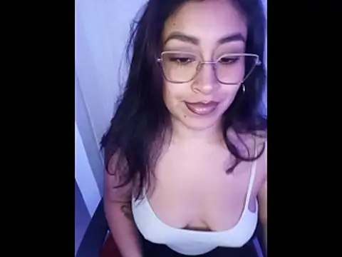 Snapshot of AnonymousGirl chatting on July 5, 9:21 pm AnonymousGirl online show from July 5, 9:21 pm