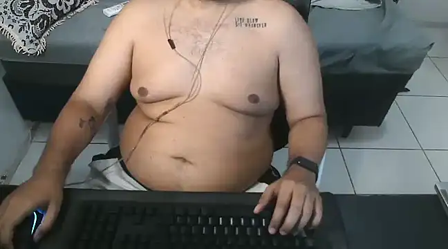 Snapshot of cub_aju chatting on February 18, 4:04 am cub aju online show from February 18, 4:04 am