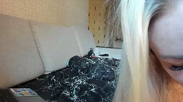 Snapshot of KittyMeawsX chatting on July 9, 12:55 am KittyMeawsX online show from July 9, 12:55 am
