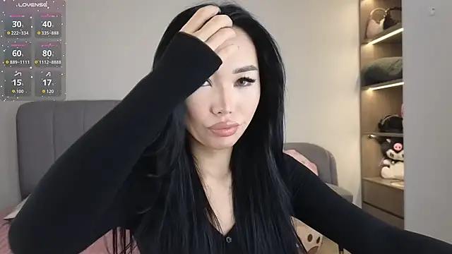 Snapshot of asianqueeny chatting on February 25, 1:28 am asianqueeny online show from February 25, 1:28 am