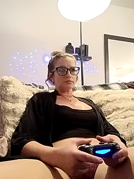 F0xLeigh online show from November 27, 4:40 pm