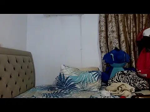 sweethoneytsx online show from February 25, 11:37 pm