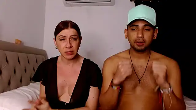 sweethoneytsx online show from October 20, 12:02 am