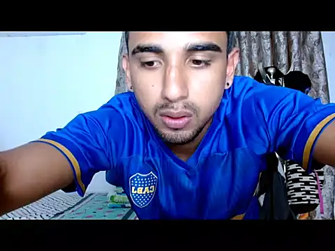 Snapshot of dannyhardx chatting on November 27, 10:21 pm dannyhardx online show from November 27, 10:21 pm